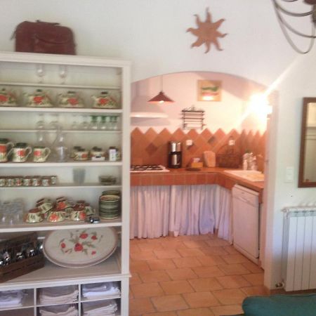 L'Abri Du Poete Bed and Breakfast Besse-sur-Issole Exteriör bild