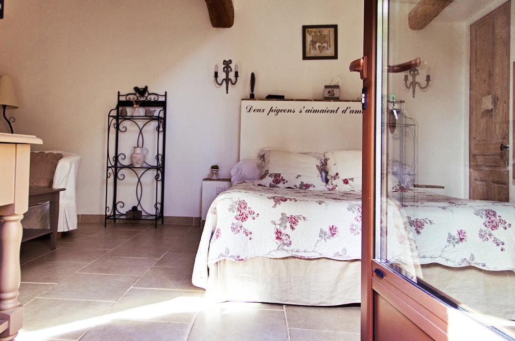 L'Abri Du Poete Bed and Breakfast Besse-sur-Issole Rum bild