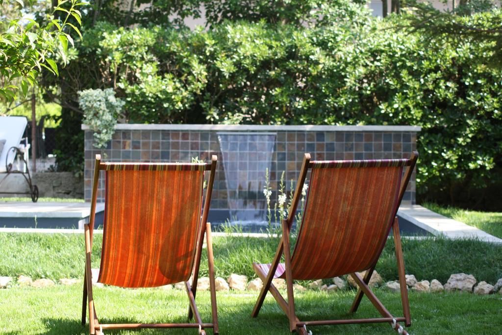 L'Abri Du Poete Bed and Breakfast Besse-sur-Issole Exteriör bild