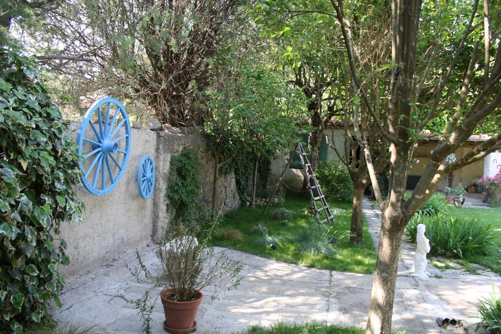 L'Abri Du Poete Bed and Breakfast Besse-sur-Issole Exteriör bild