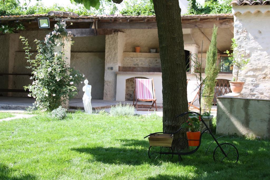 L'Abri Du Poete Bed and Breakfast Besse-sur-Issole Exteriör bild
