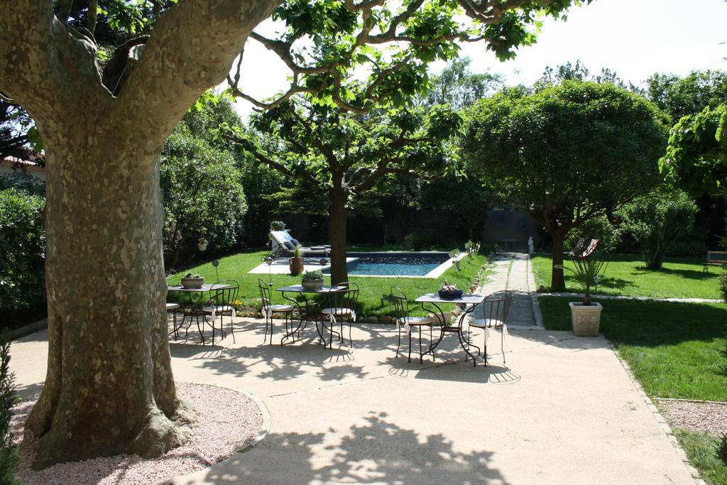 L'Abri Du Poete Bed and Breakfast Besse-sur-Issole Exteriör bild
