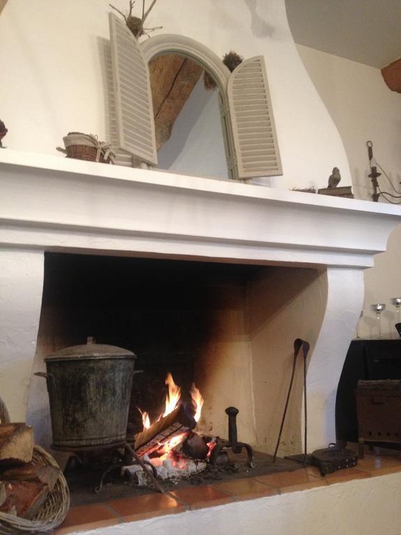 L'Abri Du Poete Bed and Breakfast Besse-sur-Issole Exteriör bild