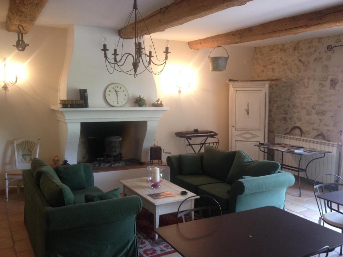 L'Abri Du Poete Bed and Breakfast Besse-sur-Issole Exteriör bild