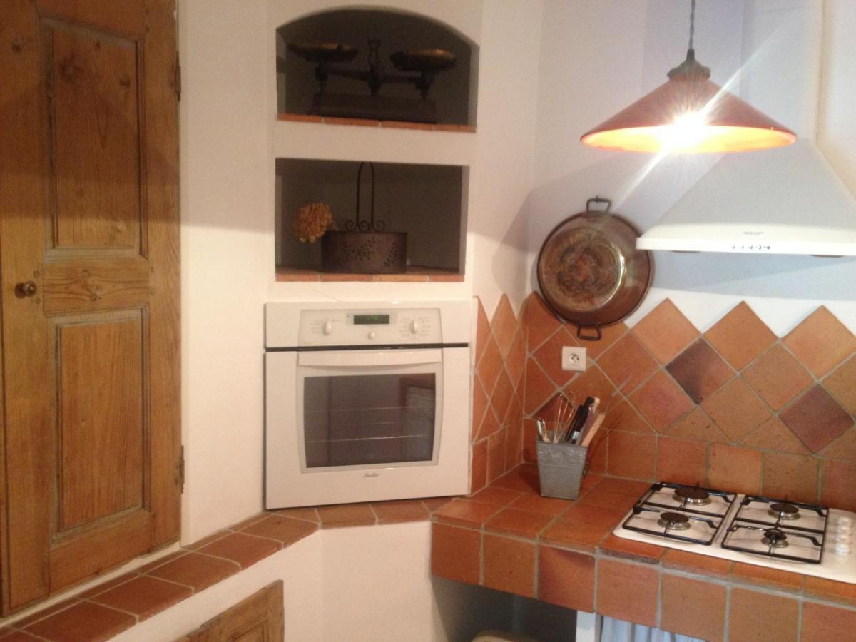 L'Abri Du Poete Bed and Breakfast Besse-sur-Issole Exteriör bild