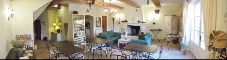 L'Abri Du Poete Bed and Breakfast Besse-sur-Issole Exteriör bild